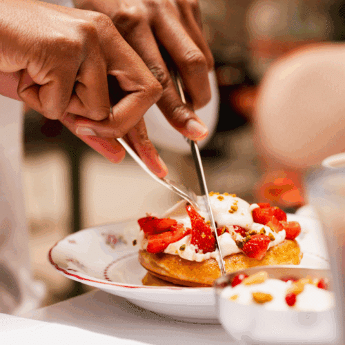 pancakes sucrées sans gluten fraises découpées